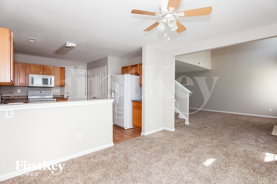 Building Photo - 7411 Mary Jo Helms Dr