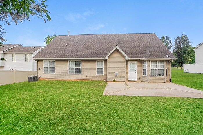 Building Photo - 408 Fawnbrook Ln