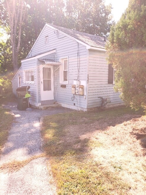 Building Photo - 137 Gabrielle St