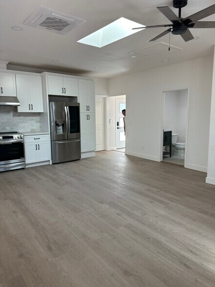 Building Photo - 641 Toyon Ave