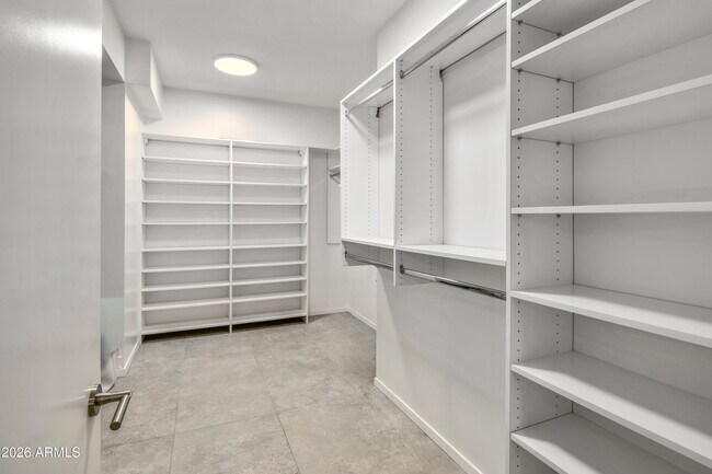 Building Photo - 7180 E Kierland Blvd