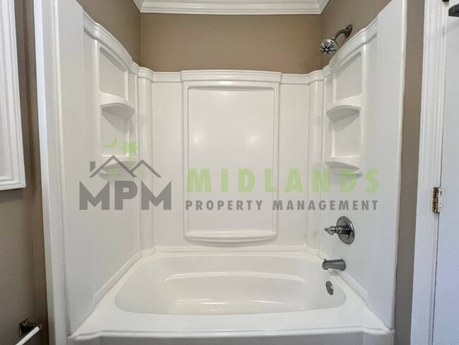 Building Photo - 2728 Holt Dr