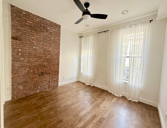 Building Photo - 208 Park Ave