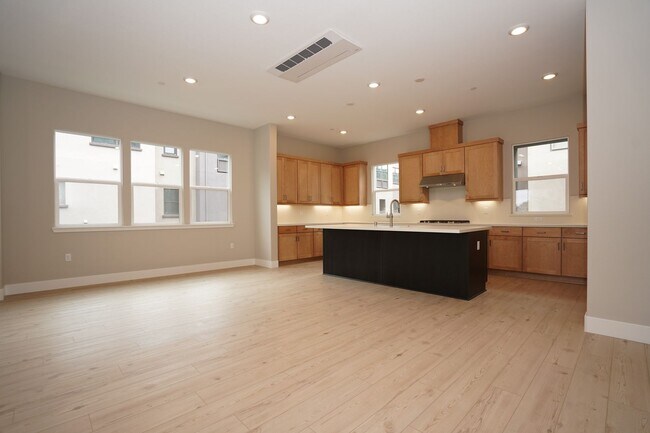 Building Photo - New Construction End Unit Luxury Townhome in Central Sunnyvale Location!