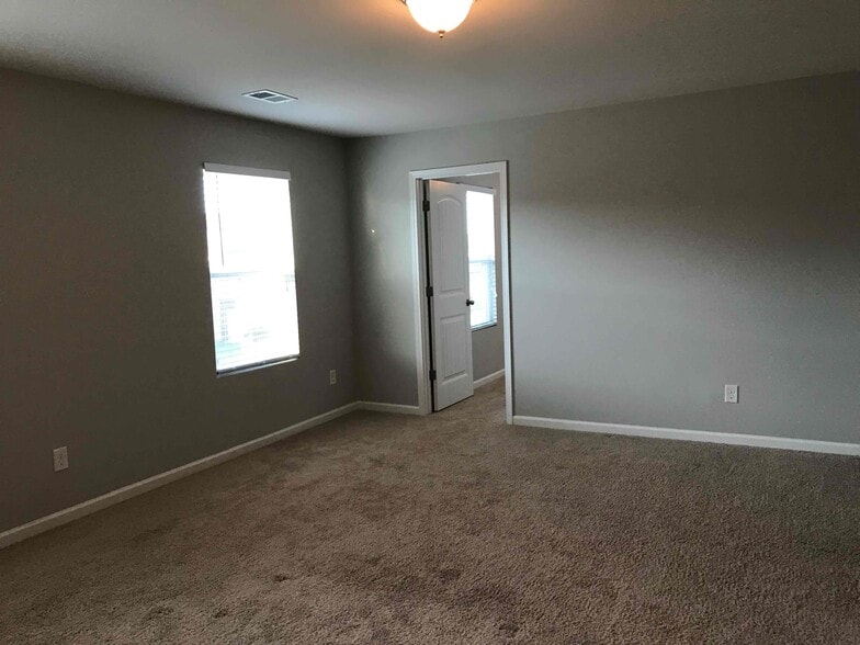 Building Photo - 5069 Bella Ct