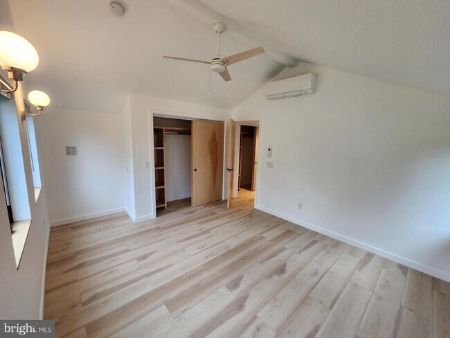 Building Photo - 1048 Prospect St