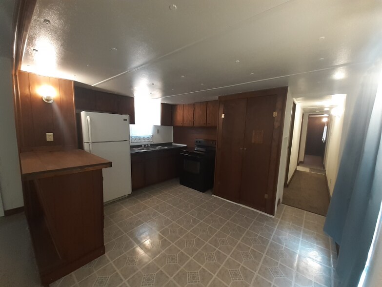 Building Photo - 100 30th St W