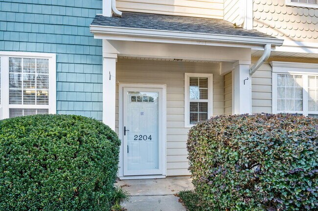 Building Photo - 2204 Valley Haven Dr