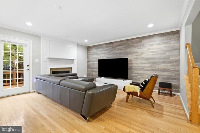 Building Photo - 3968 Clares Ct