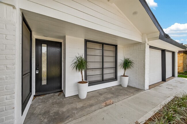 Building Photo - 5523 Kuldell Dr