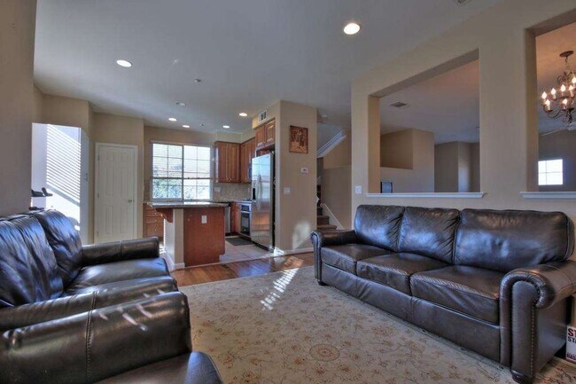 Building Photo - Beautifully Updated Union City Townhome w/ Community Amenities & Vaulted Ceilings