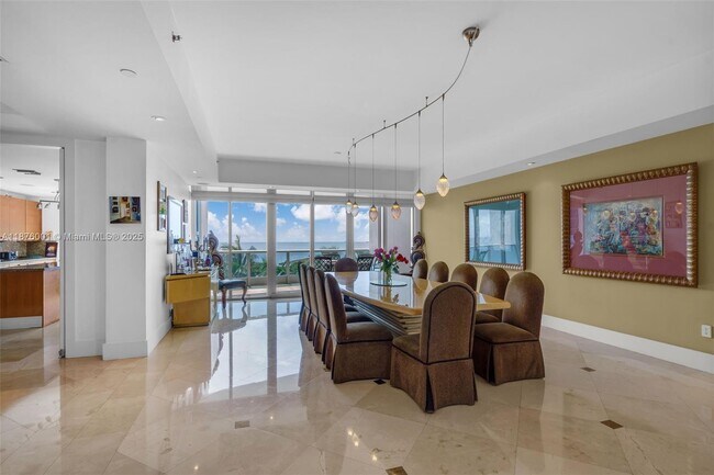 Building Photo - 5959 Collins Ave