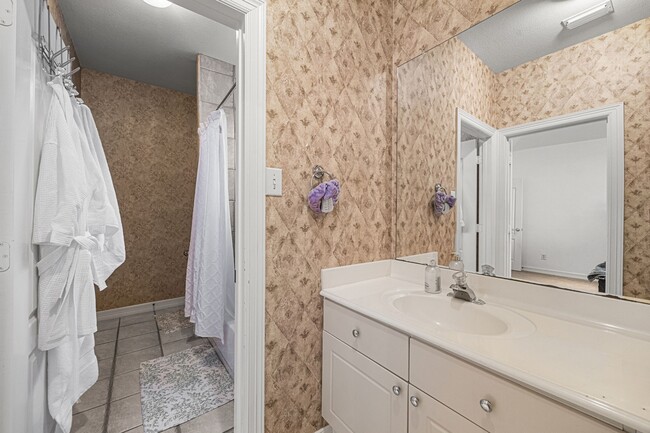 Building Photo - 4757 W Alabama St