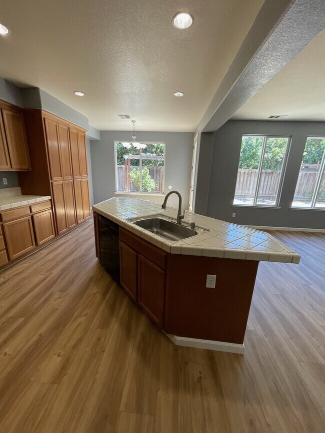 Building Photo - "Spacious 4-Bed, 3-Bath Retreat with 3,260...