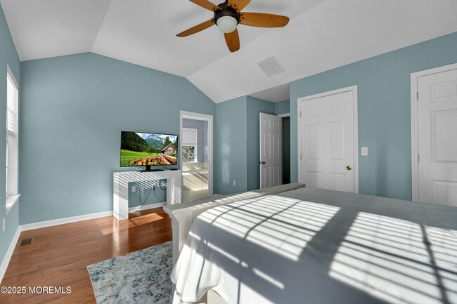 Building Photo - 11 Saratoga Ct