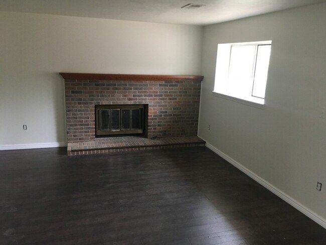 Building Photo - Beautiful Updated Beacon Hill Home - Newly...