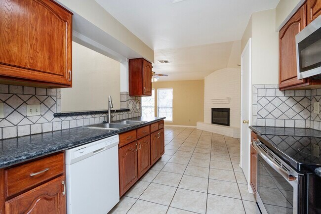 Building Photo - 7315 Foxside Ln