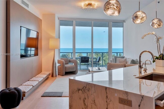 Building Photo - 100 South Pointe Dr