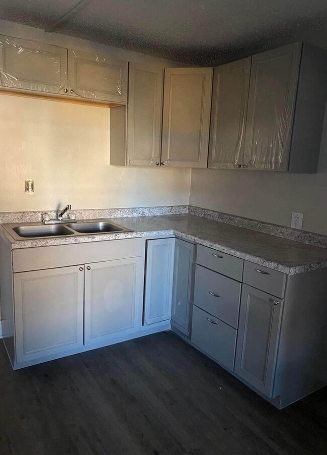 Building Photo - 299 N State St