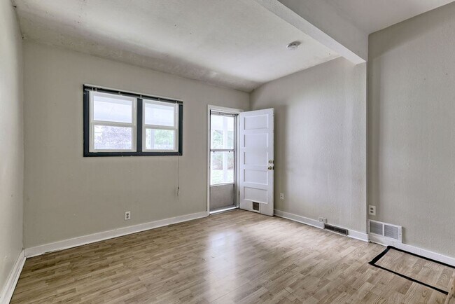 Building Photo - Students Welcome! 3 Bed / 1.5 Bath Ranch Near CSU – Large Fenced Yard | Pets Welcome | Flexible L...