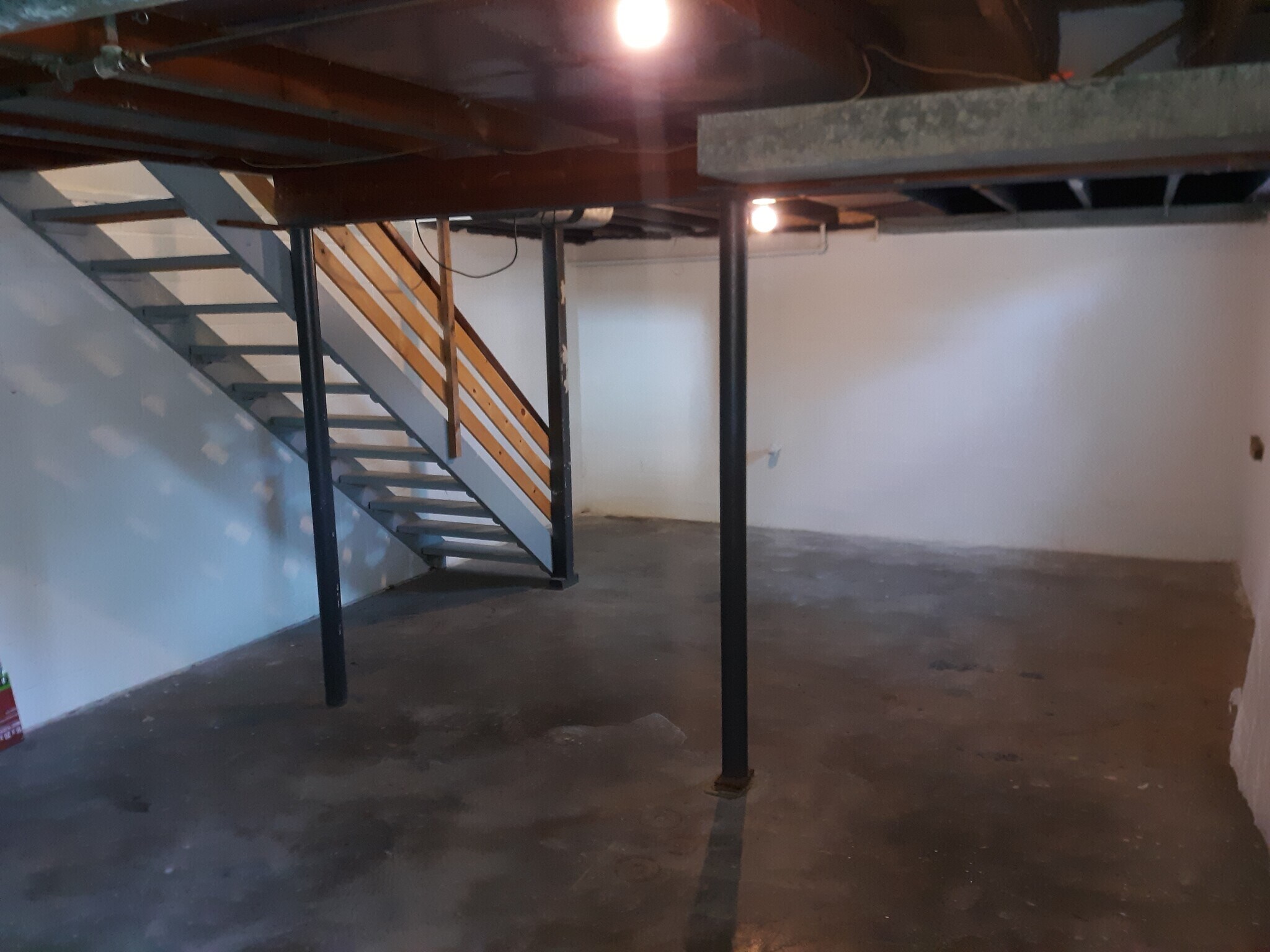 Building Photo - 1230 Harding Ave