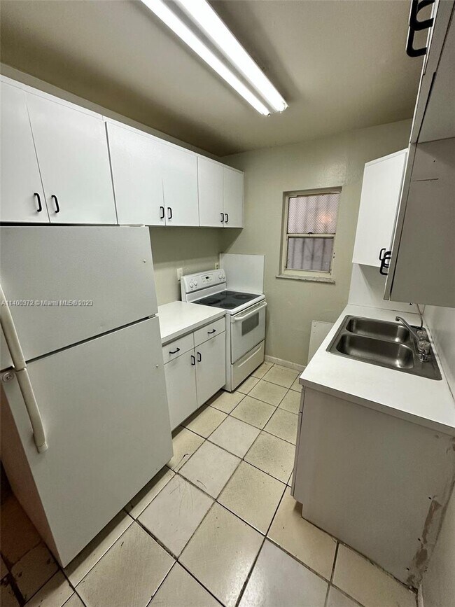 Building Photo - 4050 NW 135th St