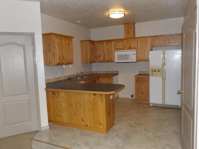 Building Photo - Spacious 3 Bedroom, 2 Bathroom Duplex with Two Car Garage and Fenced Yard!