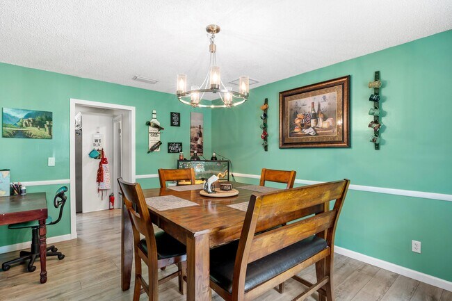 Building Photo - 2442 Duncan Dr