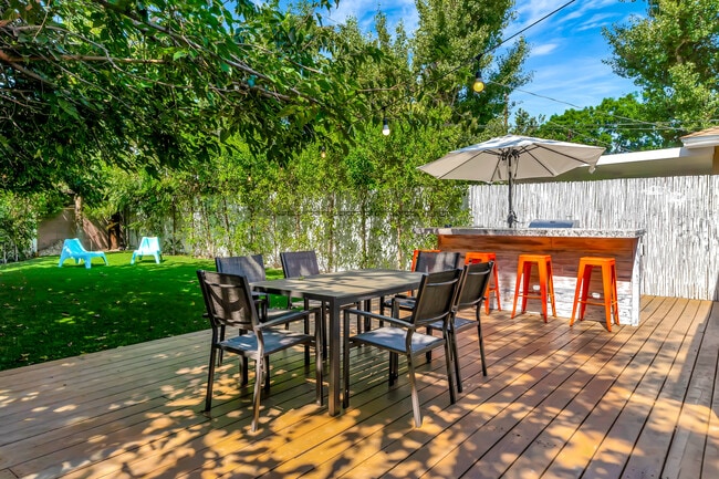 Building Photo - 7700 Oakdale Ave