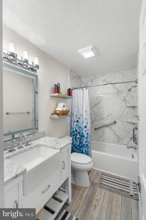 Building Photo - 4254 Mockingbird Cir