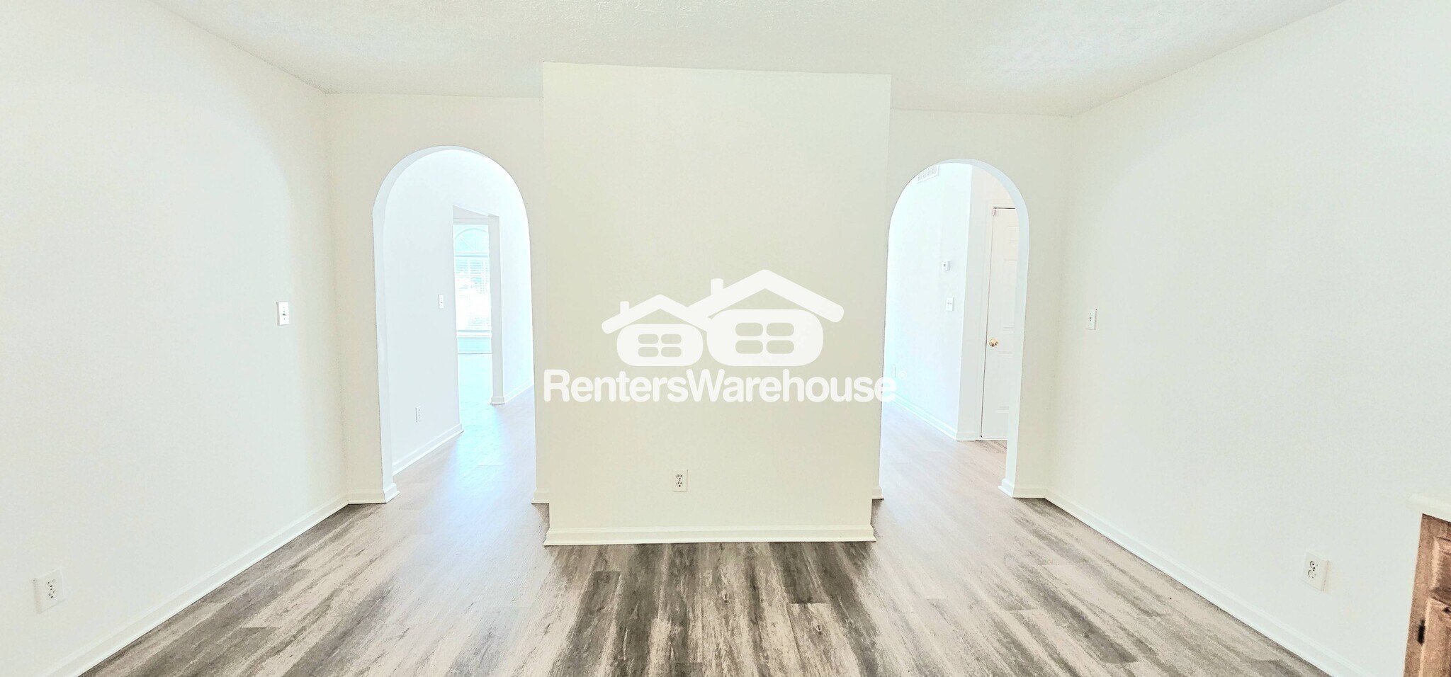 Building Photo - 5785 Creekside Dr