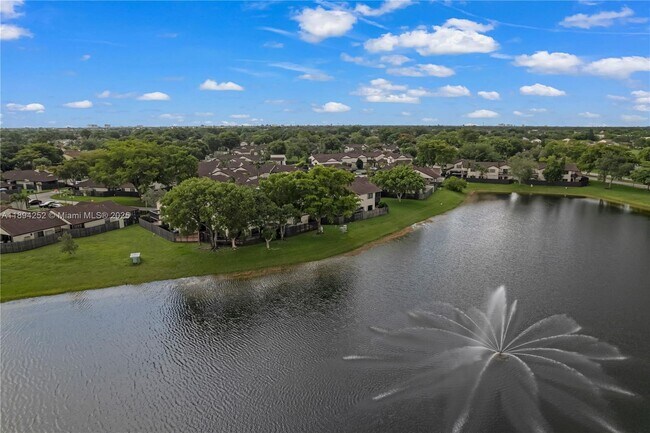 Building Photo - 15070 SW 49th Ln