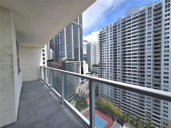 Building Photo - 1155 Brickell Bay Dr