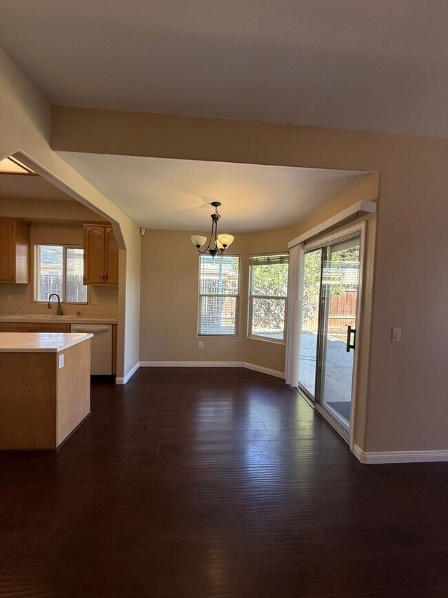 Building Photo - 5704 Pine Canyon Dr
