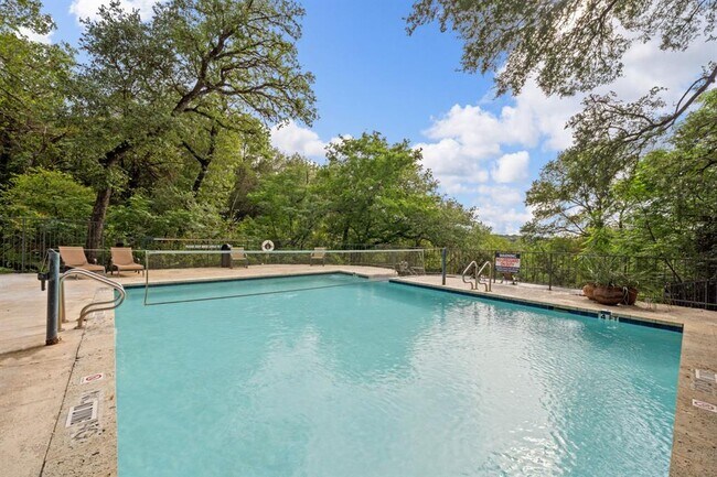 Building Photo - 4711 Spicewood Springs Rd