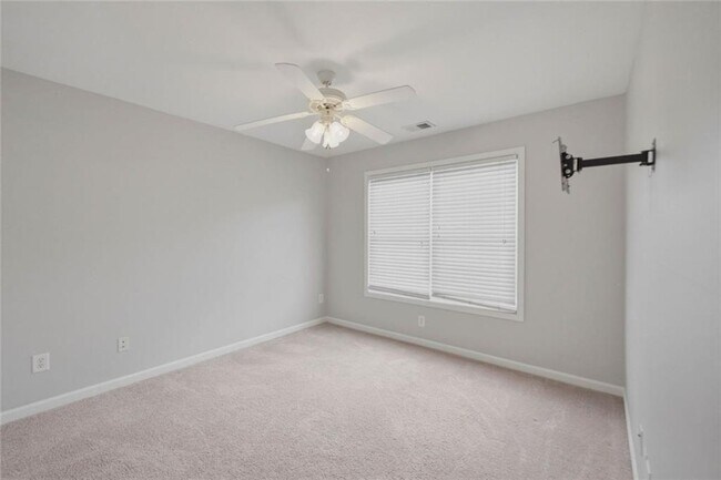 Building Photo - 518 S Fortune Way