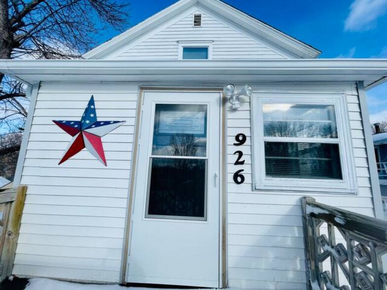 Building Photo - 926 N Walts Ave