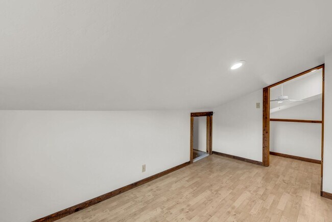 Building Photo - 2320 Calumet Cir