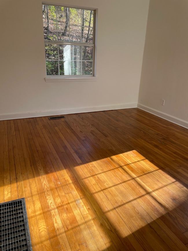 Building Photo - Sylvan