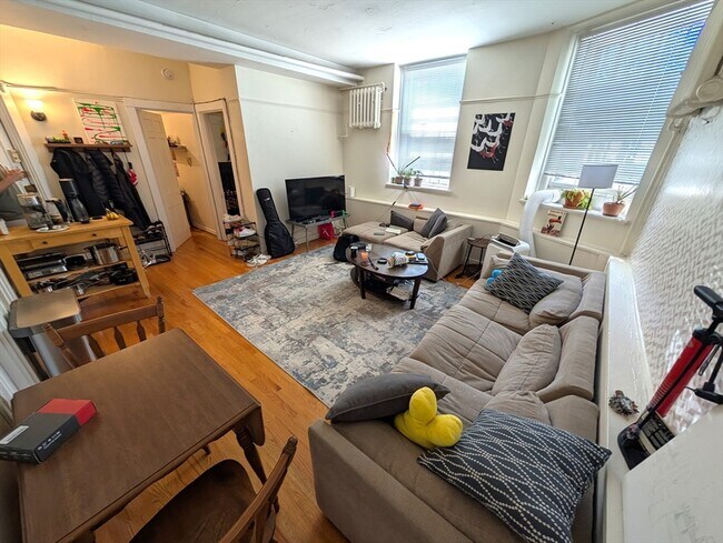 Primary Photo - 10 Otis Pl