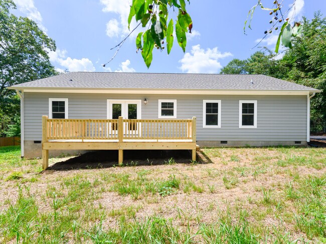 Building Photo - 27 W Chapel Rd