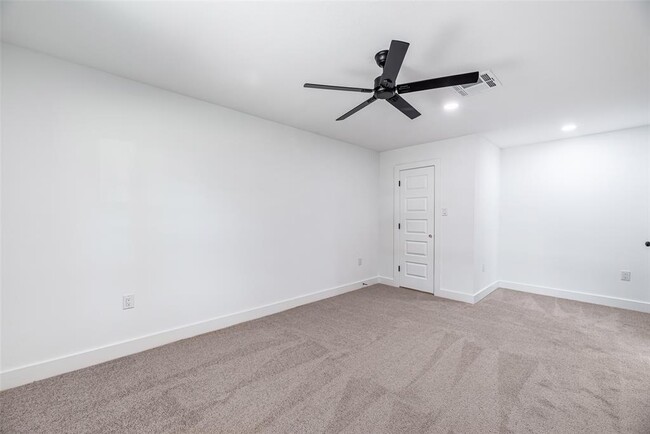Building Photo - 8658 Sonneville Dr