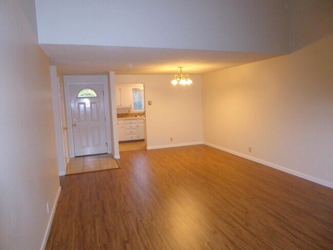 Primary Photo - 4159-4183 River Rd N