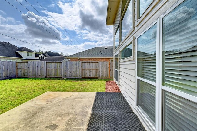 Building Photo - 12915 Stratford Heights Dr