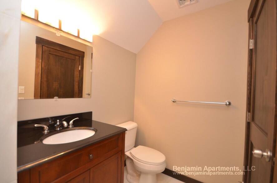 Building Photo - 46 Creighton St