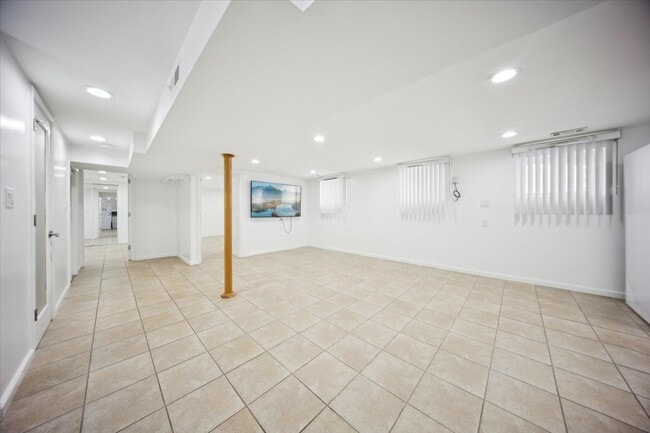 Building Photo - 6039 S Narragansett Ave