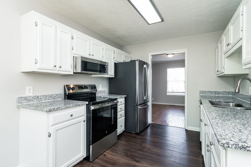Building Photo - 3105 Roundwood Forest Ln