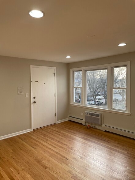 Building Photo - 8708 W Berwyn Ave