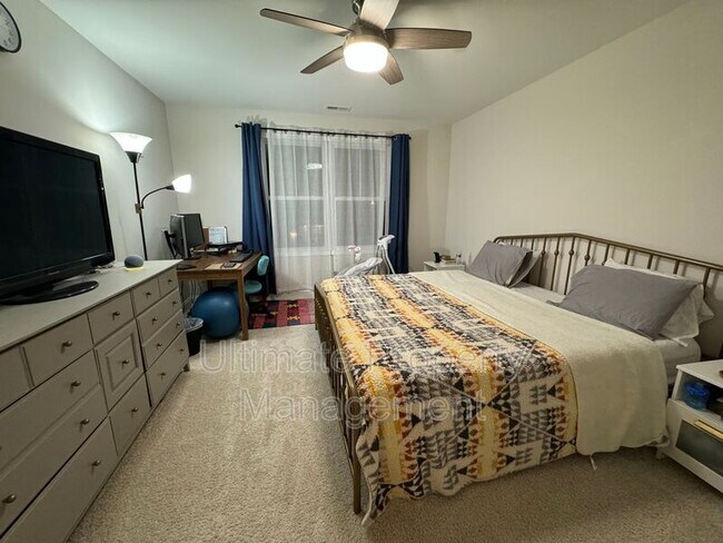 Building Photo - 1449 Lewis Landing Ave