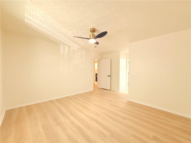 Building Photo - 1405 Tuxworth Cir